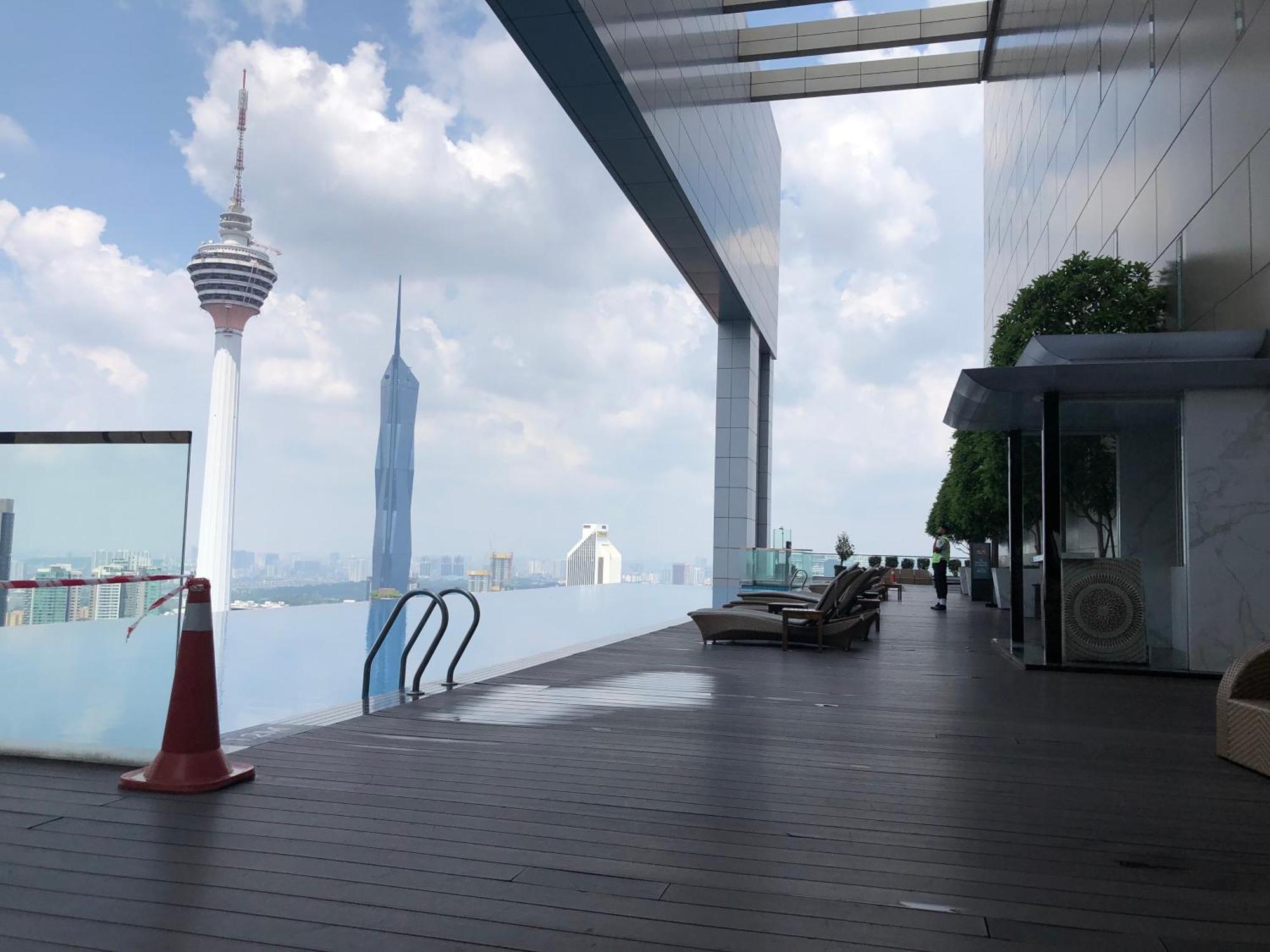 Amazing Pool By Platinum Suites Klcc Kuala Lumpur Exterior photo